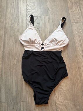 INGEAR Black & White Colorblock O-Ring One Piece Swimsuit Size 12